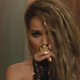 Imagen para el artículo titulado El primer adelanto de lo nuevo de DC, Birds of Prey, parece el anuncio de una discoteca en Ibiza